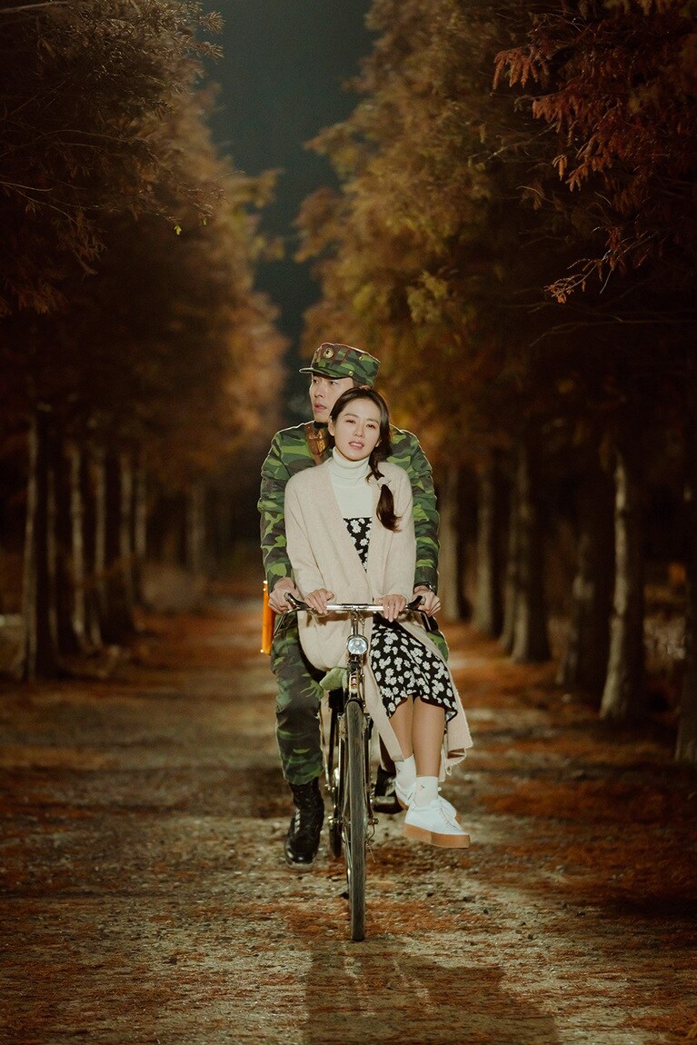 ちょこんと座ってますよね。(C)CultureDepot. (C)STUDIO DRAGON CORP