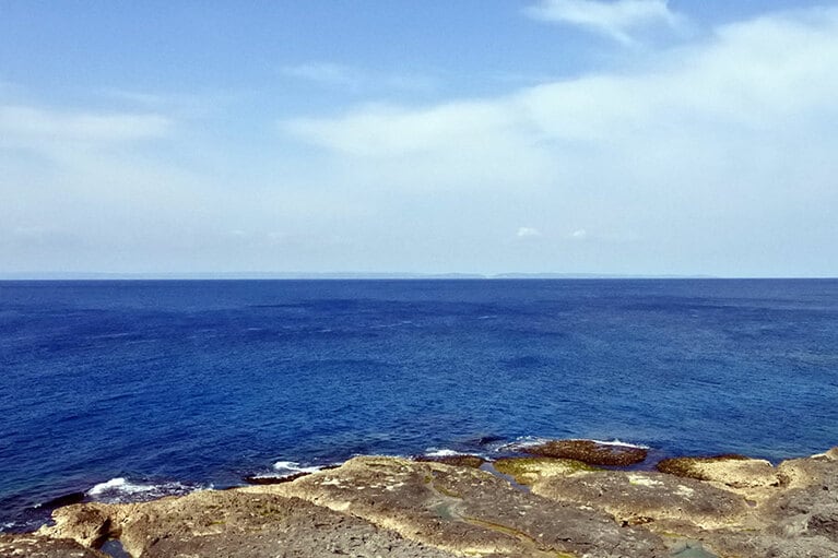 奄美大島がかすかに見えます。サンセットのスポットです。