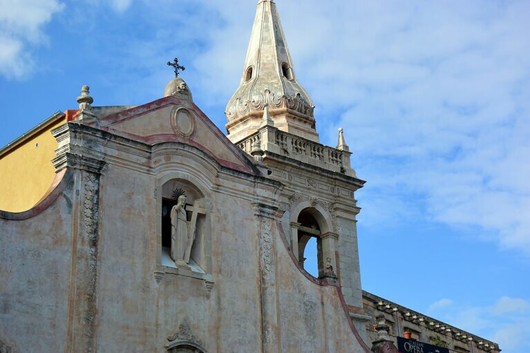 ウンベルト通りにあるサン・ジュゼッペ教会。800メートルの通りながら、複数の教会が。