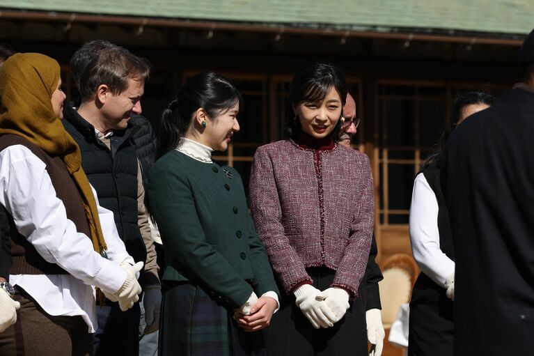 公務に邁進されている佳子さまと愛子さま　©JMPA