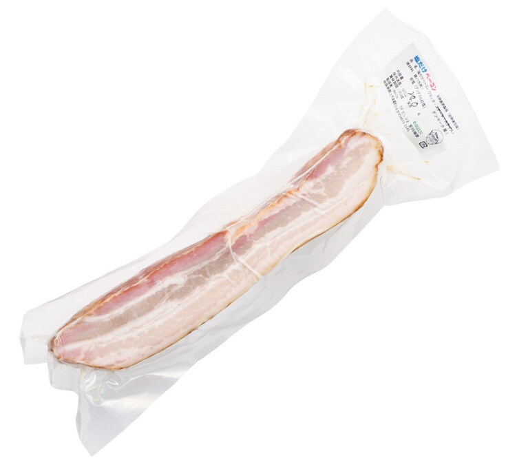 【ベーコン小舎GRÜN(グリュン)】塩だけベーコン・ブロック〈100gあたり〉400円(税込)。