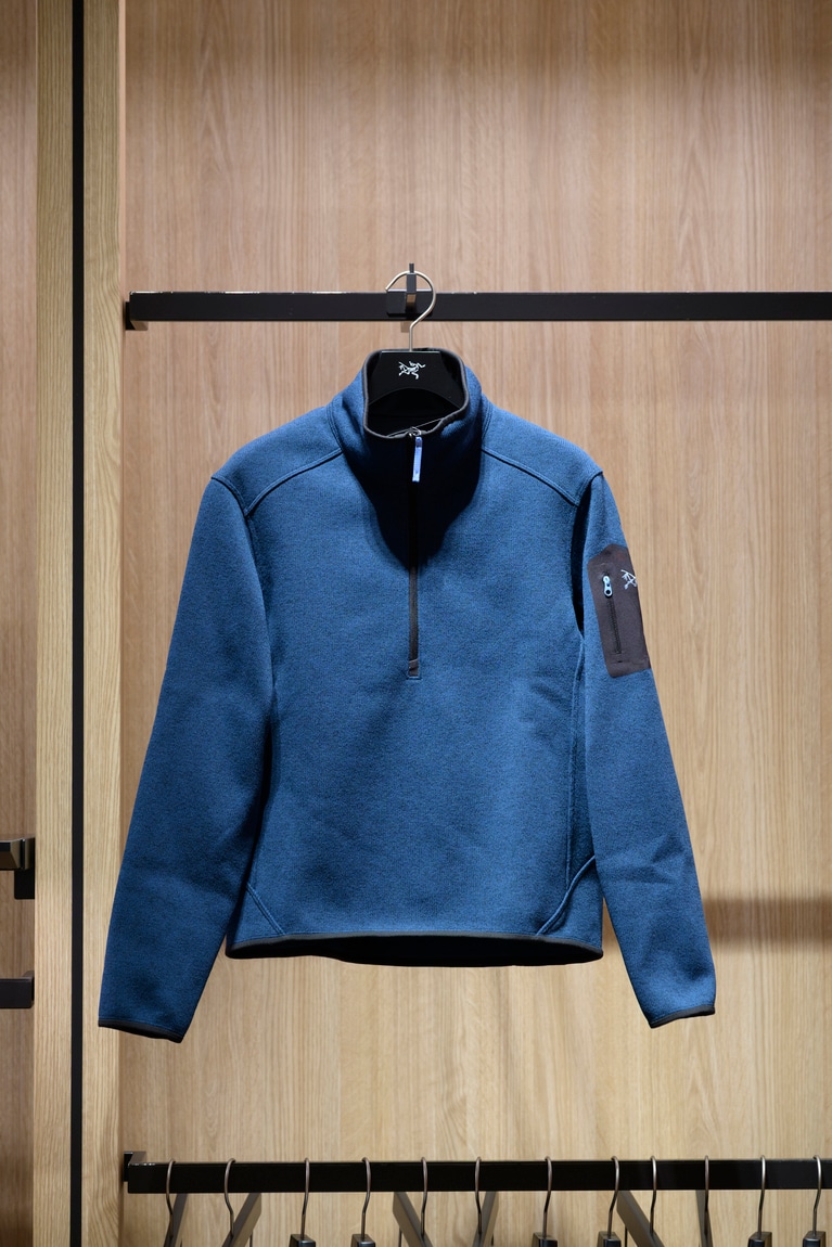 カラー／今季新色のMidnight Frost Heather（ミッドナイトフロストヘザー）。¥27,500