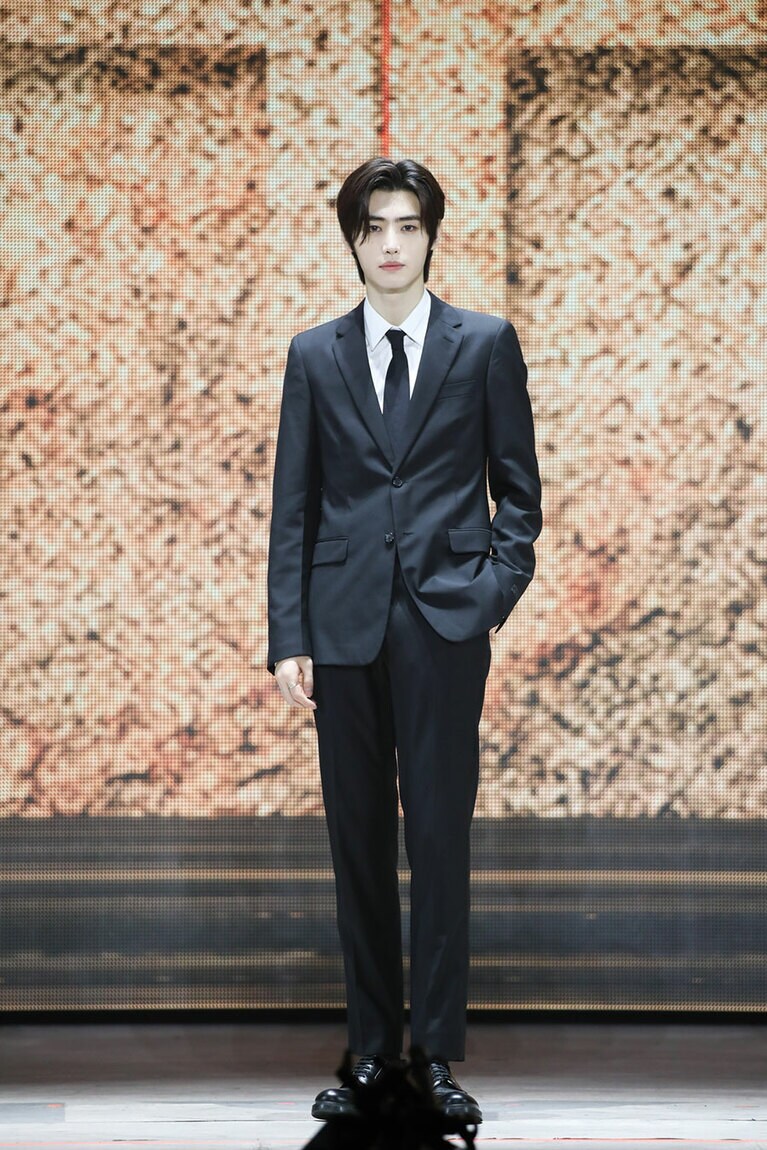 コンセプトトレーラーではアクションも披露したSUNGHOON。(P)&(C) BELIFT LAB Inc.