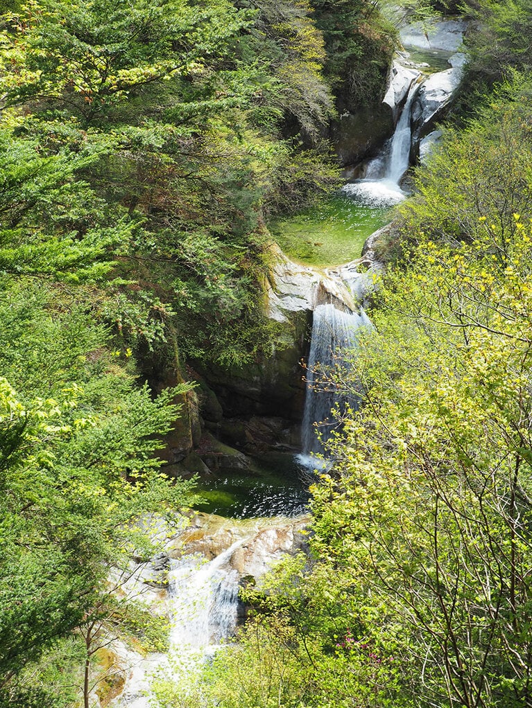 【山梨県】石空川渓谷。写真：アフロ