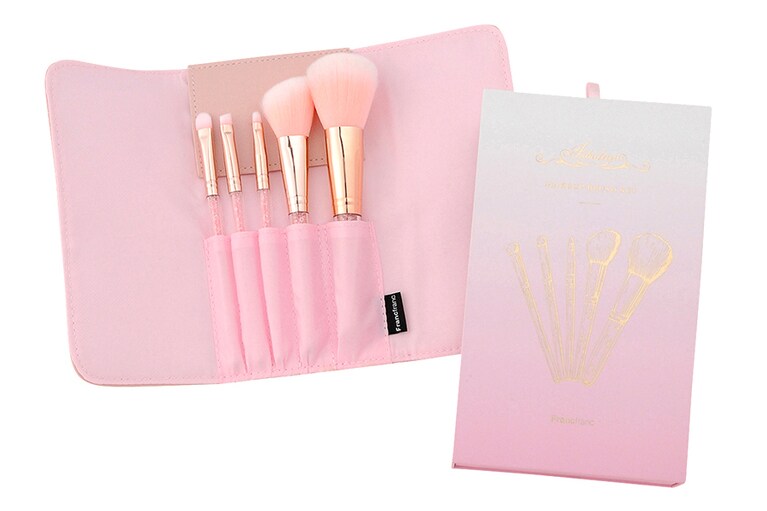 ファビュラス メイクアップブラシセット 3,000円。