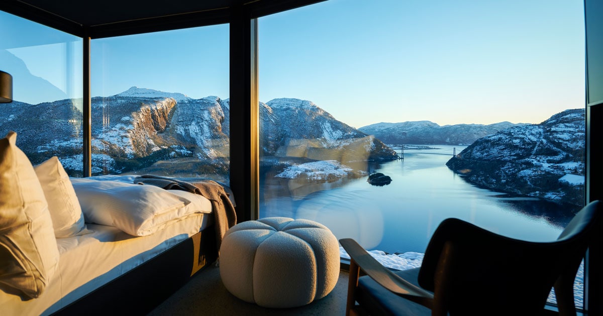 南極の氷一面の世界で贅沢なキャンプ地球外かと見紛うような「エコー