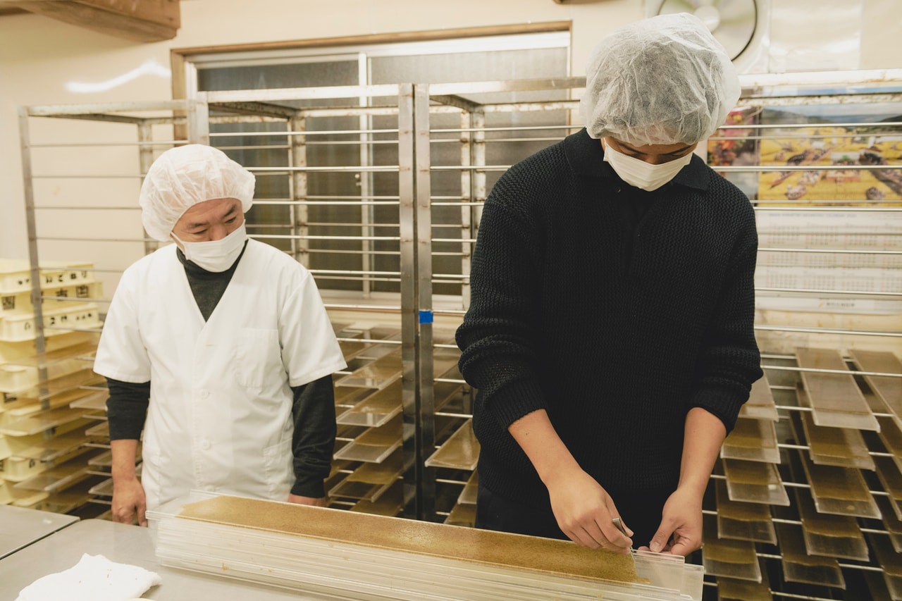 丸めるために端っこをピンセットでつまむだけでも難しい。