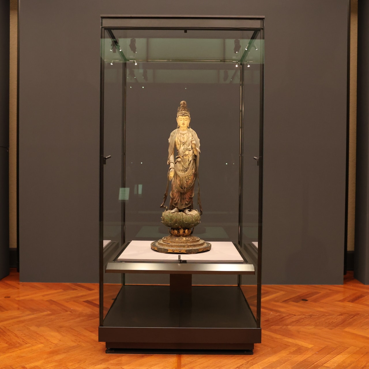 重要文化財 菩薩立像 鎌倉時代・13世紀 展示期間:2025年7月6日(日)まで。