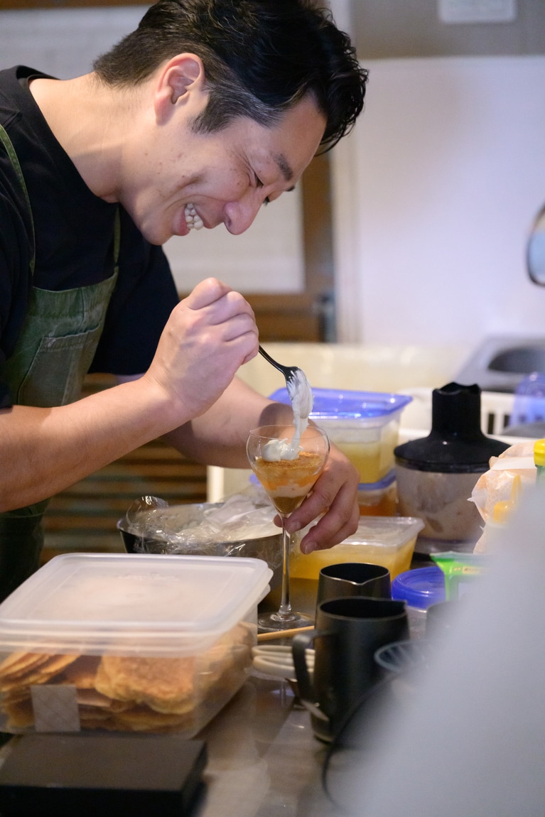 本来8月のパフェはマンゴーだったところ、取材日は仕入れの関係で桃に急きょ変更。その柔軟さと引き出しの多さに感服。