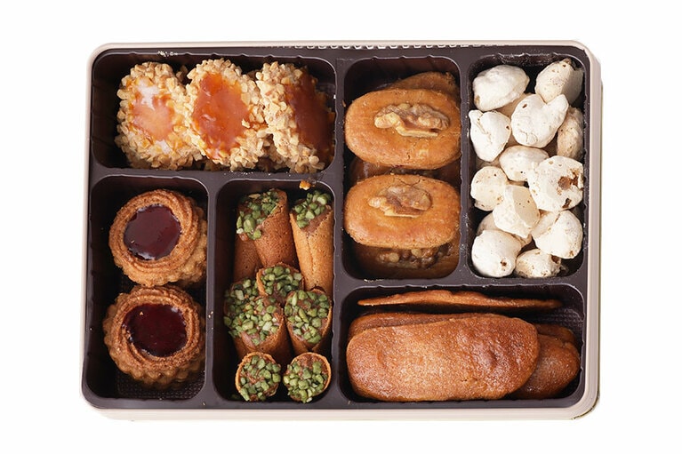 プティ・フール・セック 小(6種)3,700円、中(8種)5,300円、大(10種)7,900円。