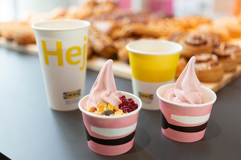 プラントベースサンデー(ストロベリー)  350円。IKEA原宿限定販売。