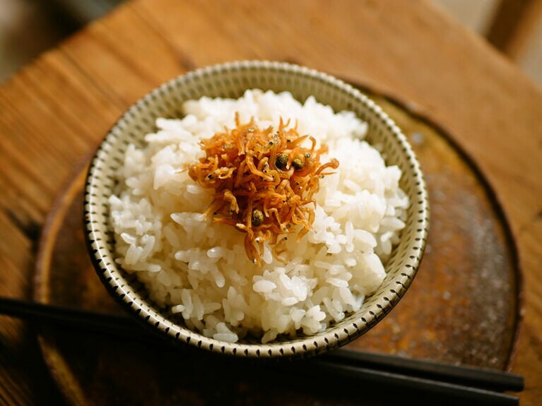ちりめんじゃこのっけごはん。
