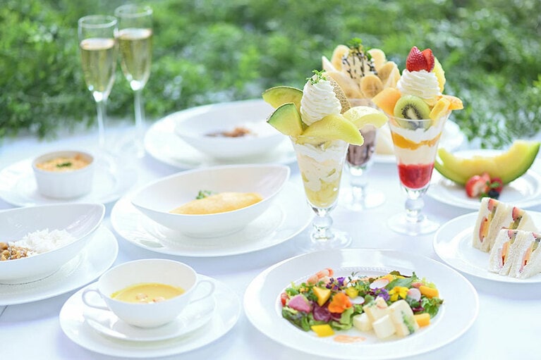 写真は2～3名分のイメージ。ひとり7,150円。提供される季節、時期によって内容が変更となる場合があります。