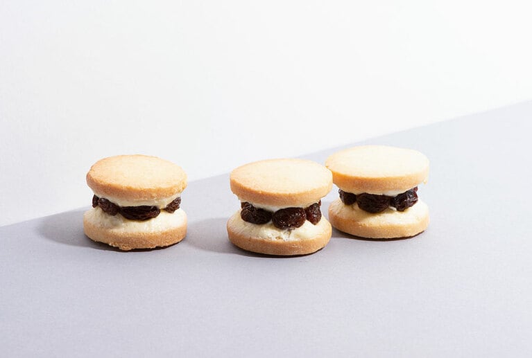 「レーズンバターサンド5個入り×2箱セット」 2,060円。