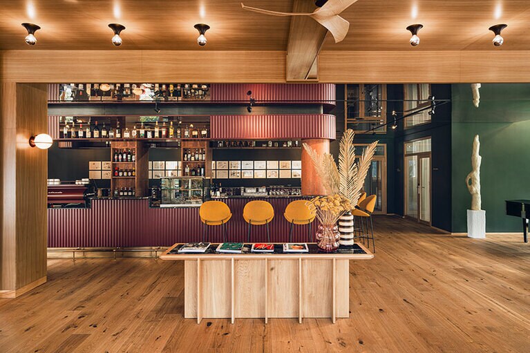 地元の農家などから仕入れた新鮮な食材を生かしたメニューを提供するレストラン。