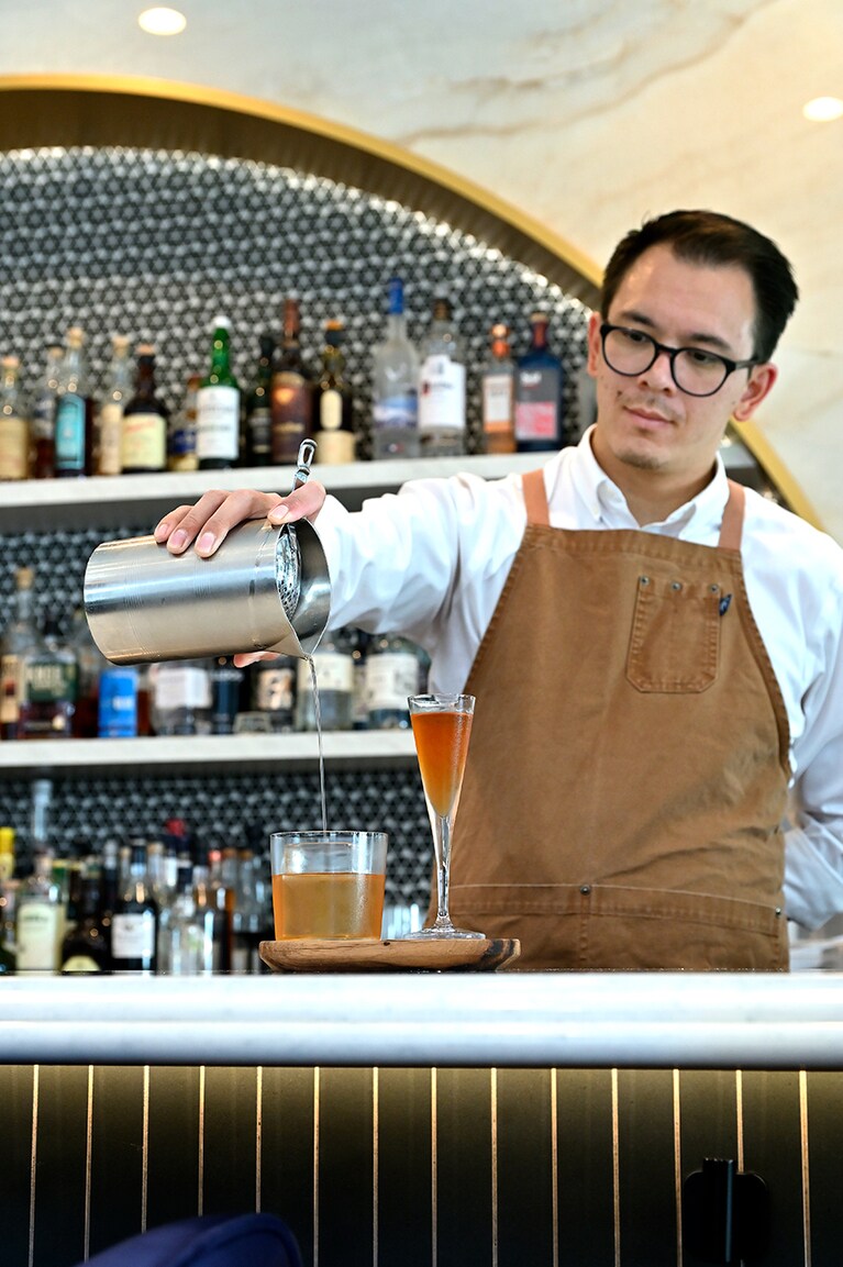 トップバーテンダーのアレックス。