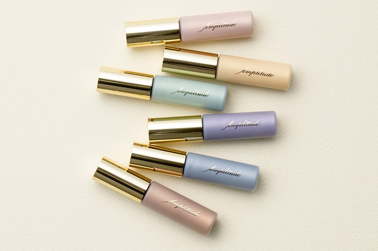 コンスピキュアス リキッドアイズ 上から：01、02、03、04、05、06 各3,800円／アンプリチュード