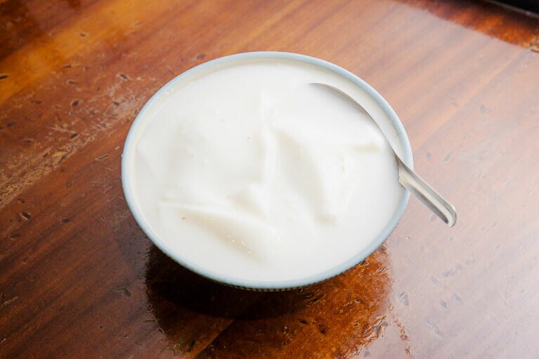 杏仁奶凍湯 50元。杏仁ゼリーは冷たくても温かくても。杏仁豆腐よりさっぱりしていて、花のように華やかな香り。