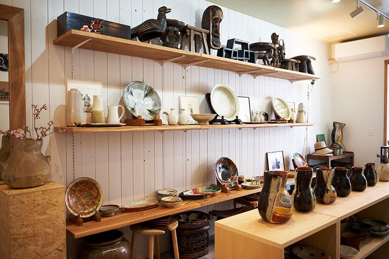 2号店「MOGI & MOGI Gallery Shop」は「MOGI Folk Art」から歩いてすぐの場所に。