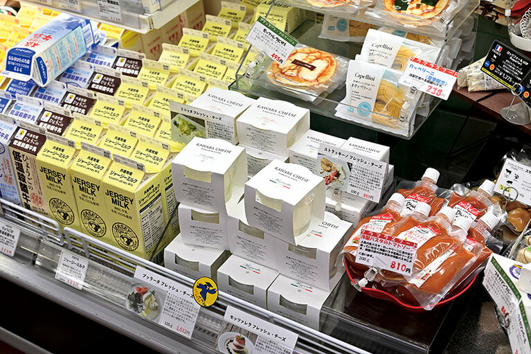 「乳製品の品揃えもピカイチ。牛乳もこちらで購入」
