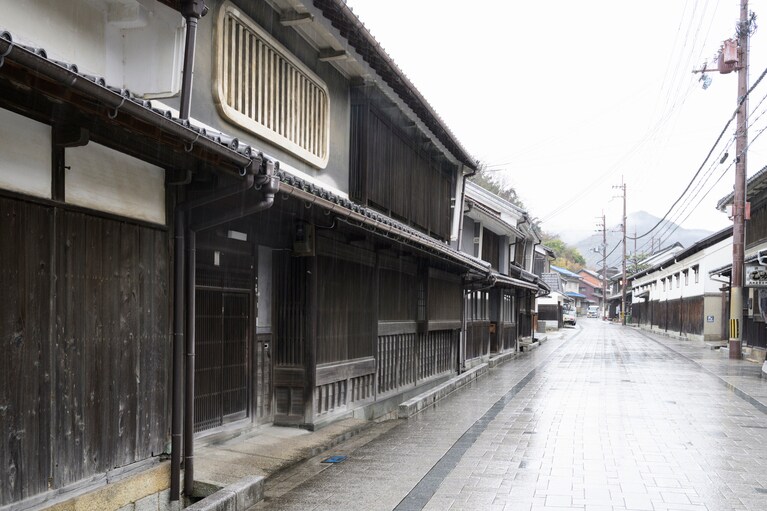 ノスタルジックな坂越エリアへ。
