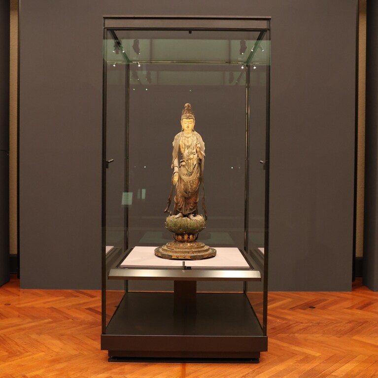 重要文化財 菩薩立像 鎌倉時代・13世紀　展示期間：2025年7月6日（日）まで。