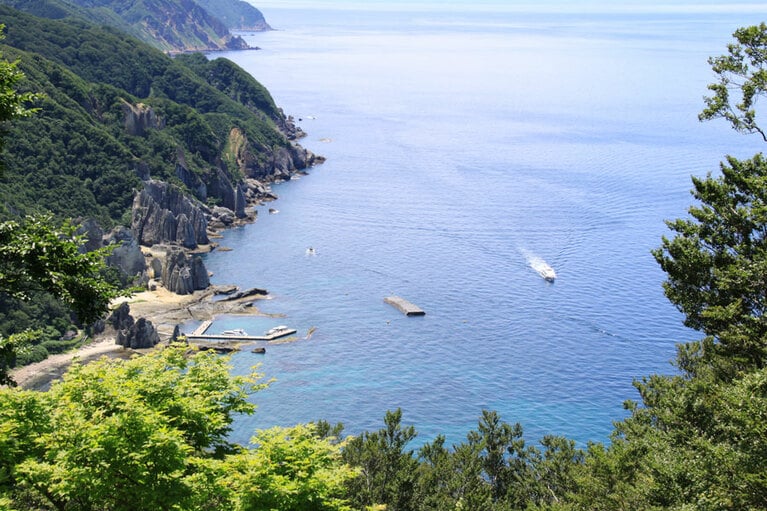 天気のいい日は透明度も抜群。(C)佐井村観光協会