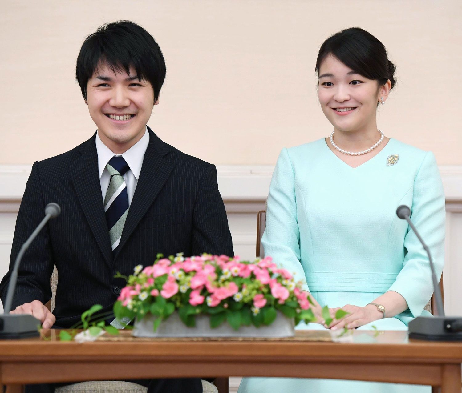 2017年9月の眞子さまと小室圭さんの婚約内定会見。