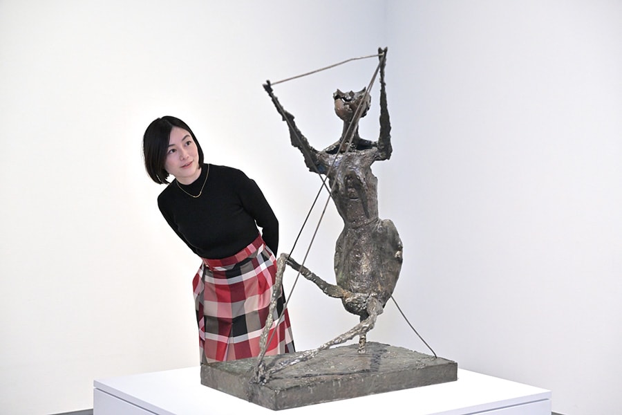  第二次世界大戦後のフランス彫刻を代表する女性彫刻家の一人、ジェルメーヌ・リシエの《蟻》（1953年）。2022年度の新収蔵作品。東京国立近代美術館のコレクションも鑑賞できるので、思わぬ出会いが待っているかも。