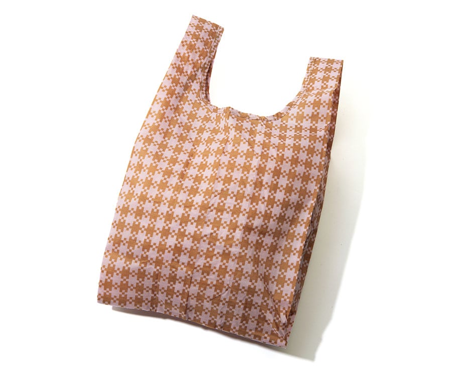 BAGGU／Baby Baggu Rose Pixel Gingham 1,980円／THE MOTT HOUSE TOKYO