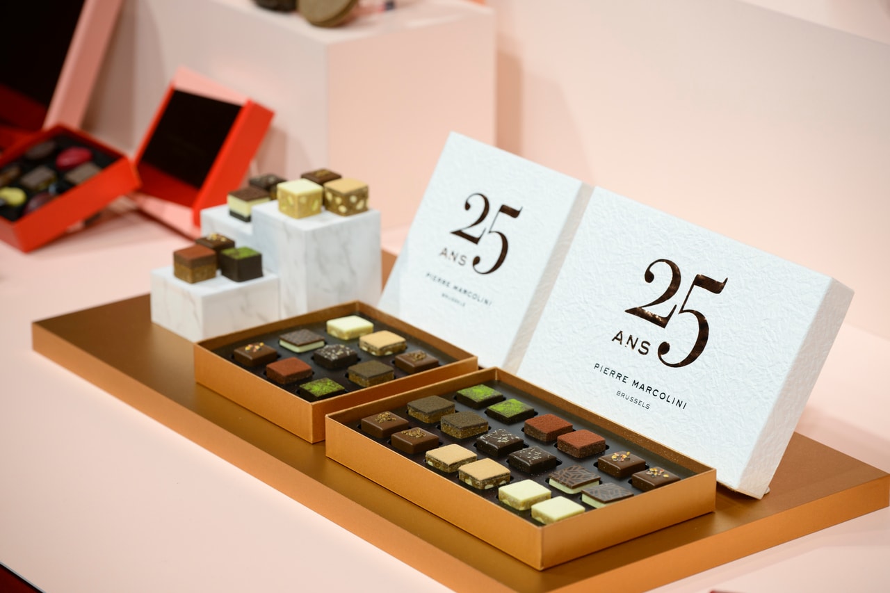 「コフレ アニヴェルセール ヴァンサンカン ジャポン」9個入 ¥4,968、18個入 ¥9,720。