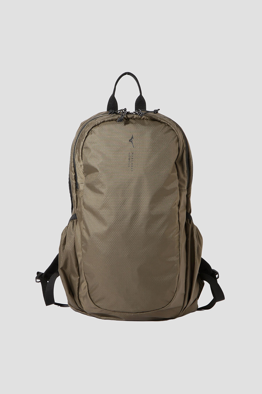 NYLON RIPSTOP BAG〈バックパック〉（KHAKI）※オンラインストア限定 17,600円。