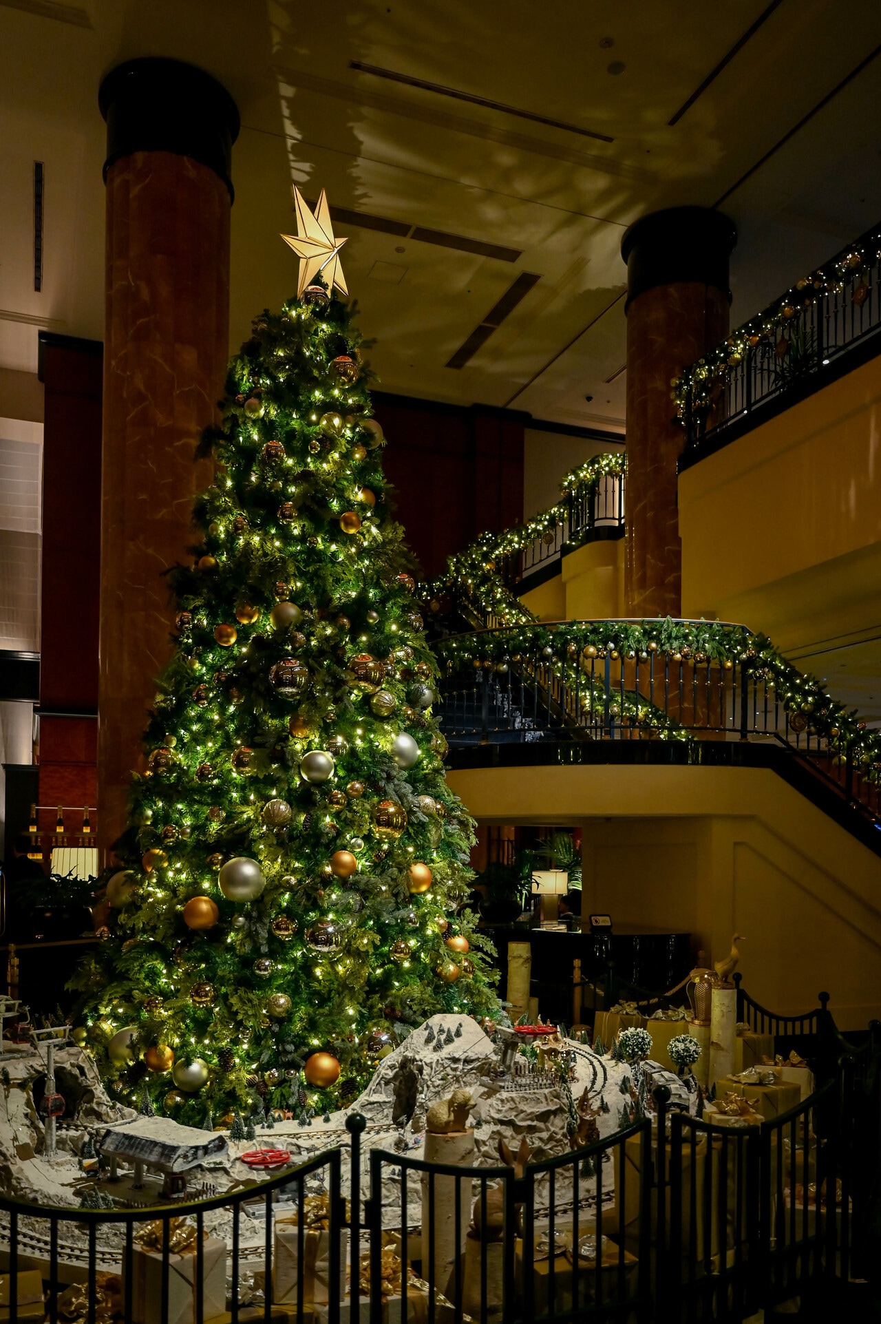 夜のクリスマスツリー。