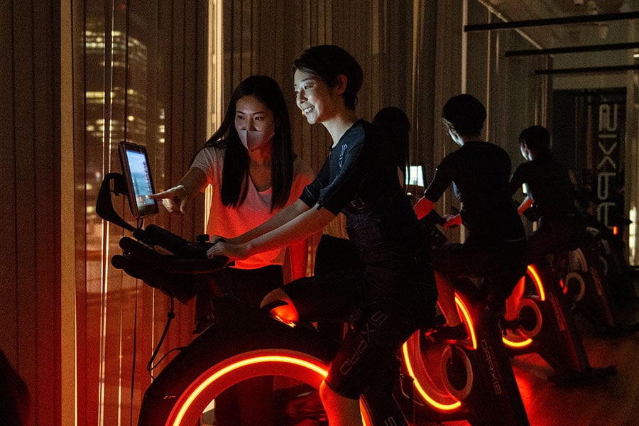 専用の有酸素運動用バイク「The Bike EX」でトレーニング。