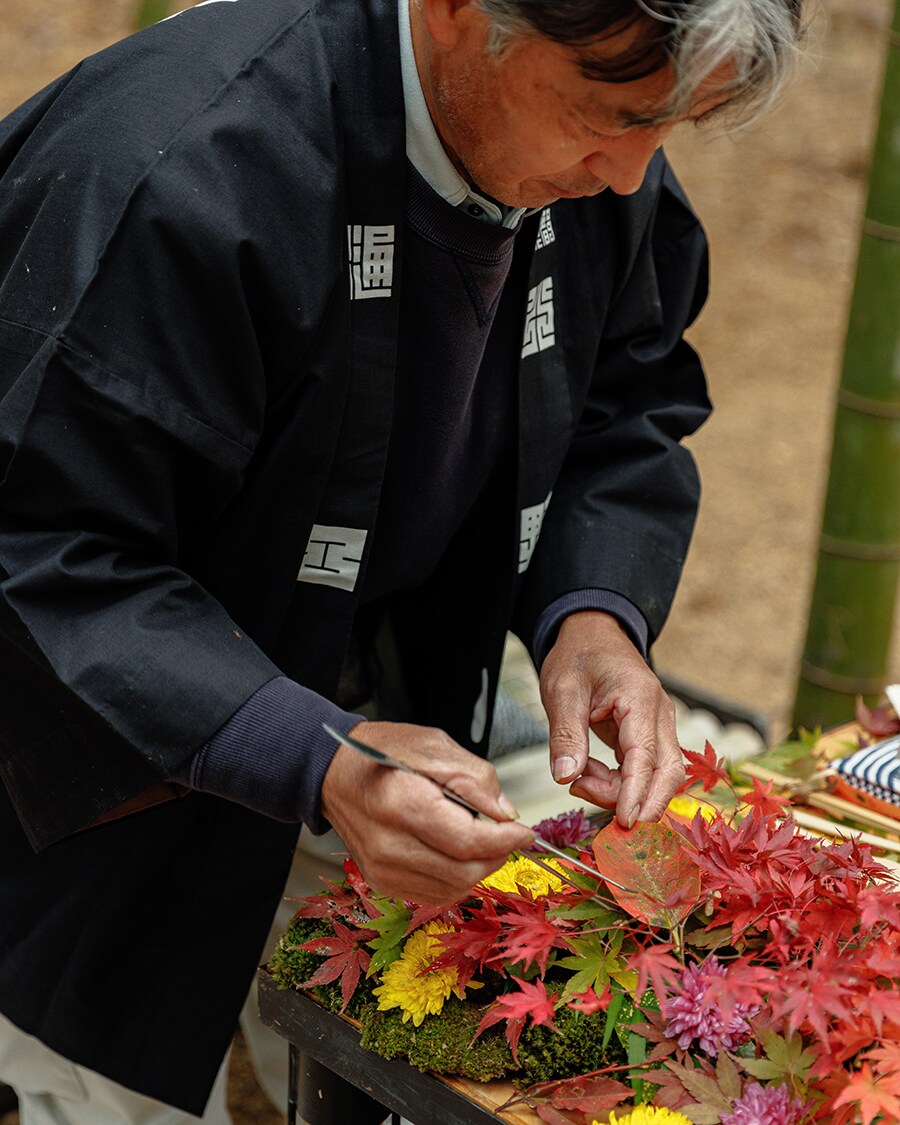 ホテルの庭師、鈴木さん。