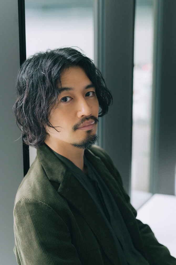 転職市場ではとっくにアウトな年齢」斎藤工が44歳で語る危機感と、今