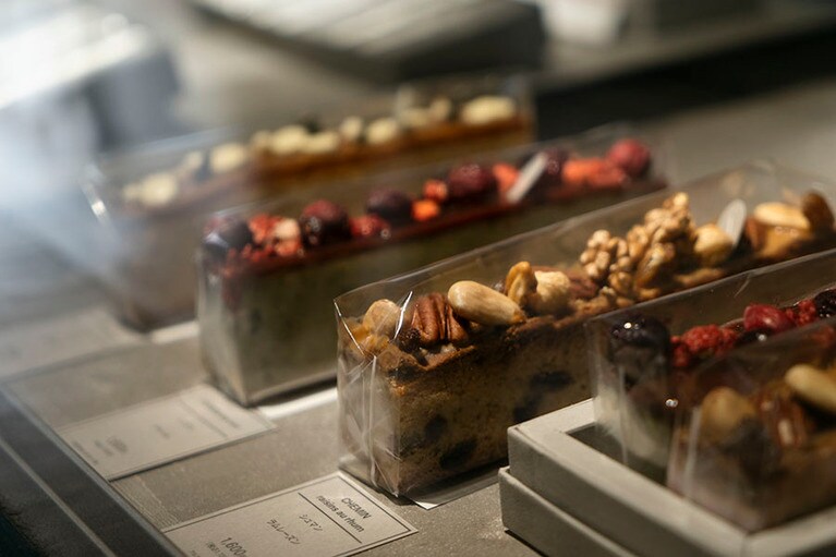 ロングセラーのスリムなシュマン 1,728円〜。