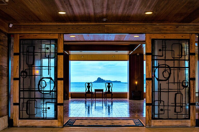 地元出身の方が総支配人兼料理長をつとめる「壱岐リトリート 海里村上」。島自慢の美味しいものに関する知識が豊富。