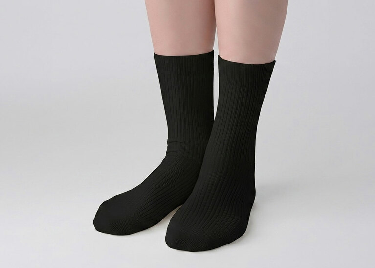 ReD ソックス　ブラック（23-25cm、25-27cm）1,980円／MTG