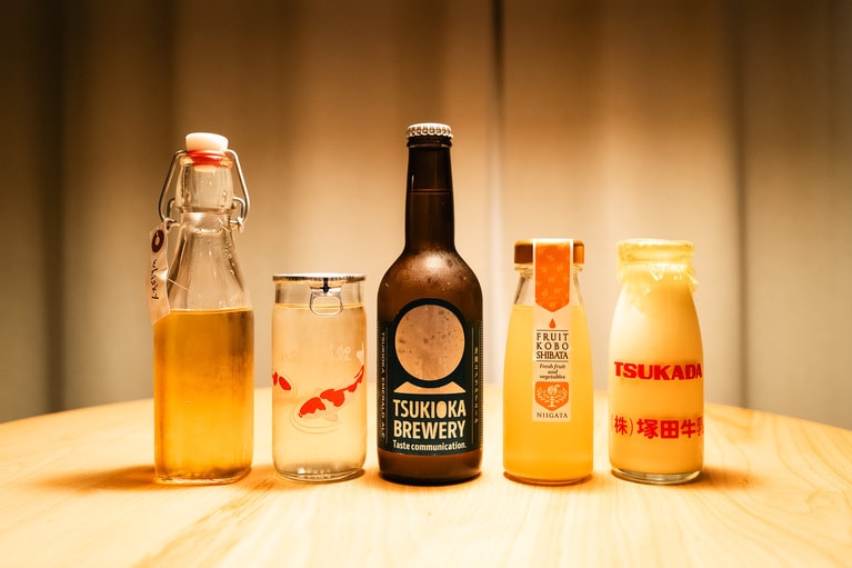 備え付けの新潟産のドリンクはすべて無料。