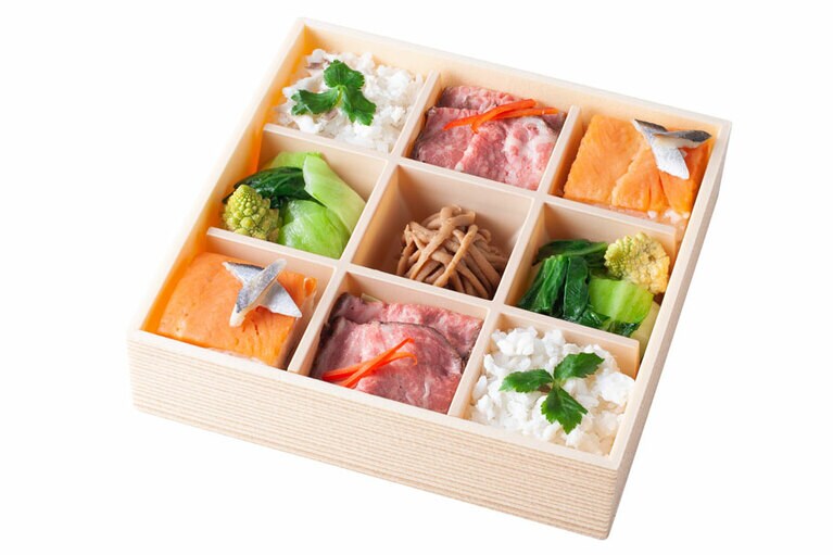 春囲み(荻野屋) 3,024円。