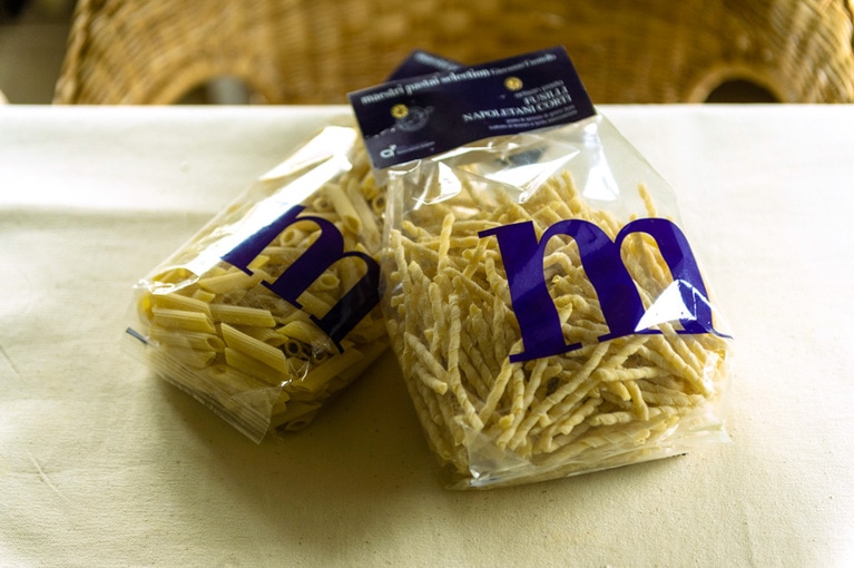 左から、マエストリ ペンネ・リガーテ 500g、フジッリ ナポレターニ 500g(齊藤さん私物)。