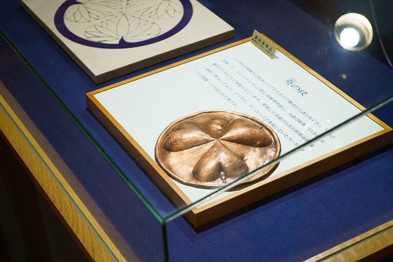 船尾に飾られていた葵紋の銅板。