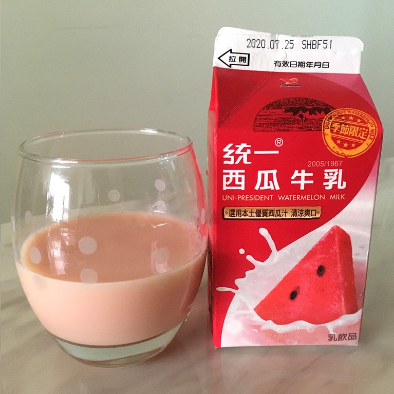 西瓜牛乳 35元 400ml。
