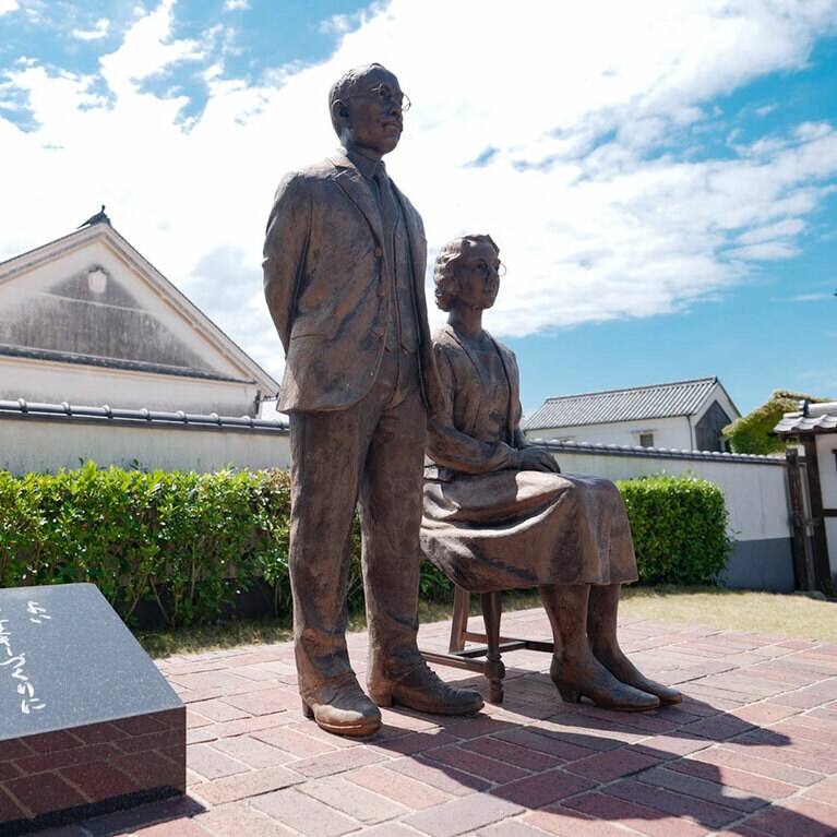 【竹原】マッサンこと、日本ウイスキーの父・竹鶴政孝さんの生家がある竹原。リタ夫人とおふたりの銅像が。 