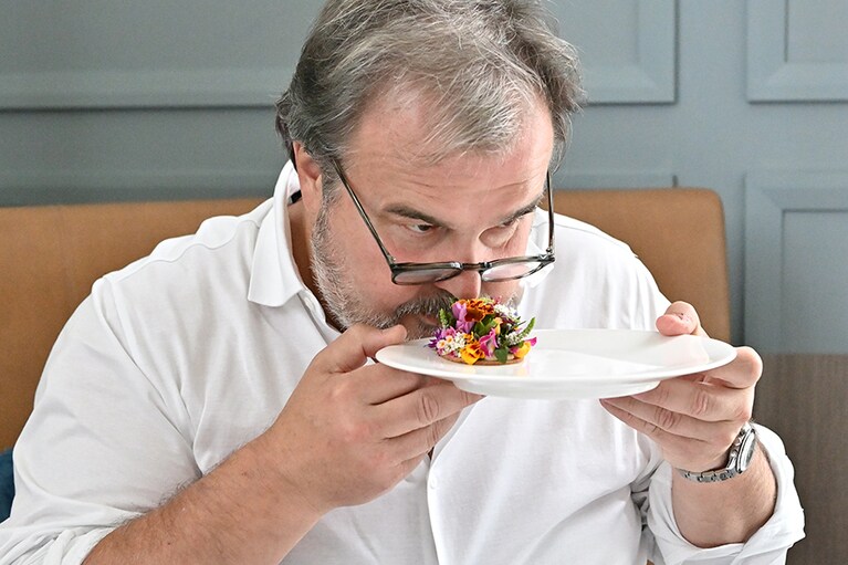 複雑な香りが鼻孔をくすぐる。