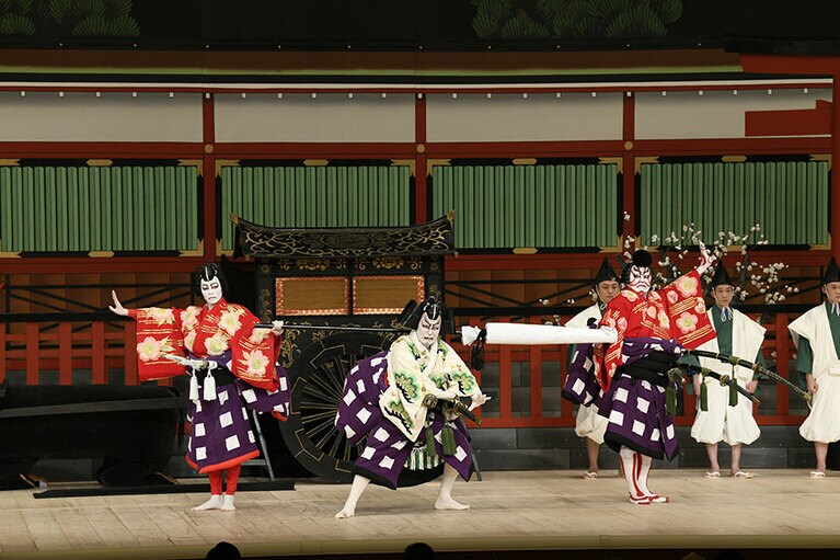 令和3年1月歌舞伎座『菅原伝授手習鑑-車引』左より、桜丸＝市川染五郎、松王丸＝松本白鸚、梅王丸＝松本幸四郎（©松竹）