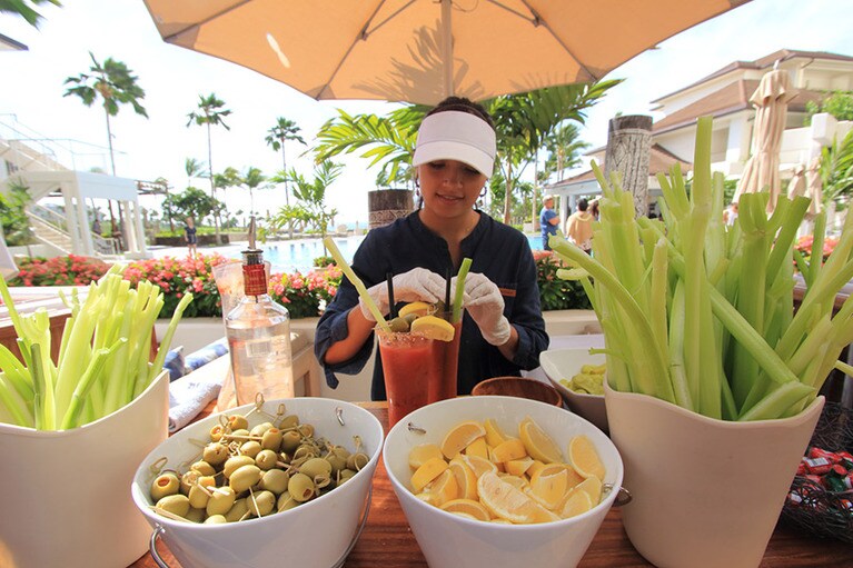 カクテルのコーナーでは、その場で野菜やフルーツをつかったカクテルを作ってくれる。