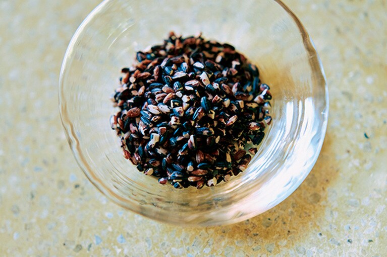 栄養価に富んだ黒米。平城京に米を納めていたという京都府京丹後市で蘇った古代米だ。