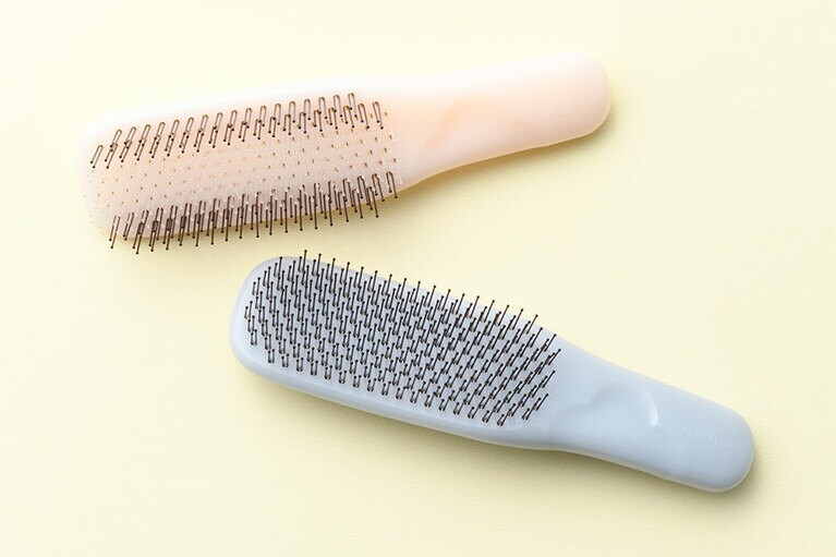 ヘアスムースブラシ 上：ソフト 下：ハード 各3,080円／貝印株式会社(2021年6月2日[水]発売)